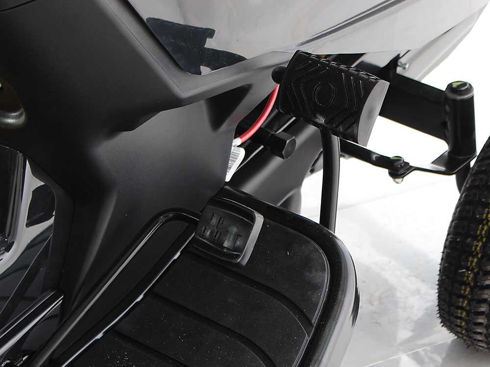 Alpina AT3 98 HA – Tractor cortacésped con motor Stiga ST 400
