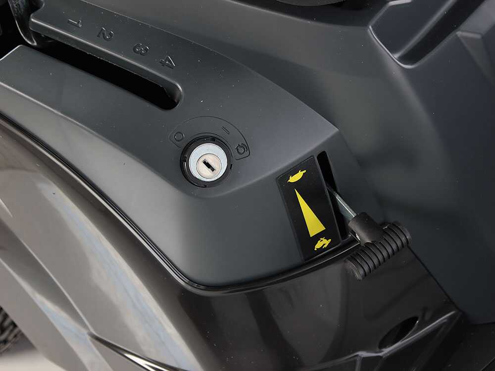 Tractor cortacésped Alpina AT2 66 QA – Motor 224 cc – Recogedor