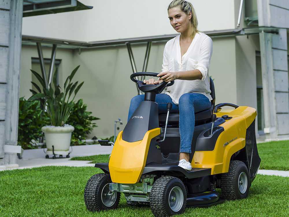 Stiga COMBI 166 Tractor cortacésped Rider – Motor 224 cc – Ancho de corte 66 cm