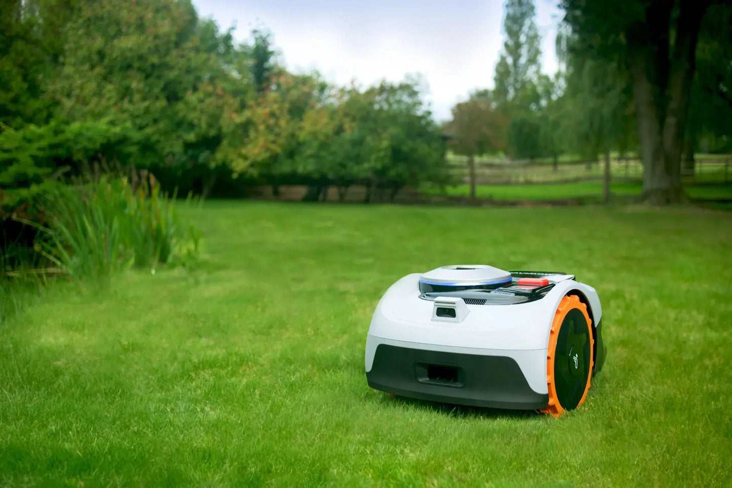 Robot Cortacésped sin cables perimetrales Segway Navimow Serie i 105E – (500 m² + Garaje GRATIS)