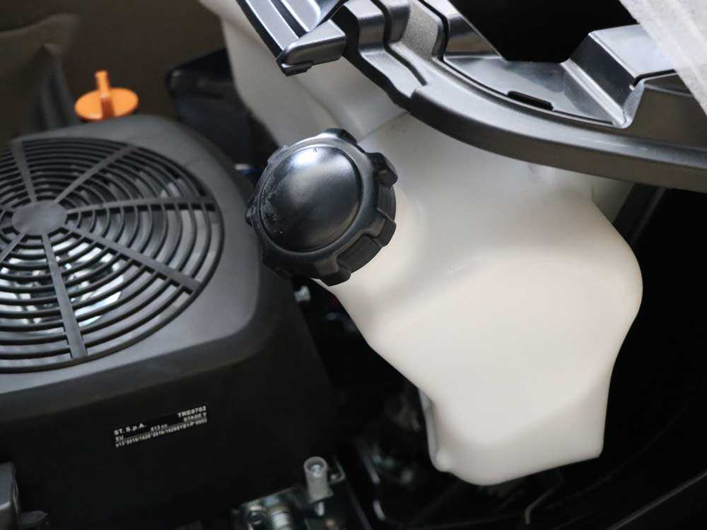 Alpina AT3 98 HA – Tractor cortacésped con motor Stiga ST 400