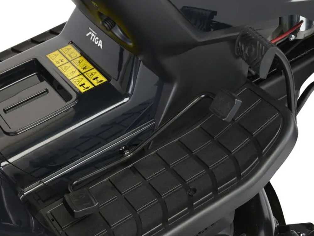 Alpina AT3 98 HA – Tractor cortacésped con motor Stiga ST 400