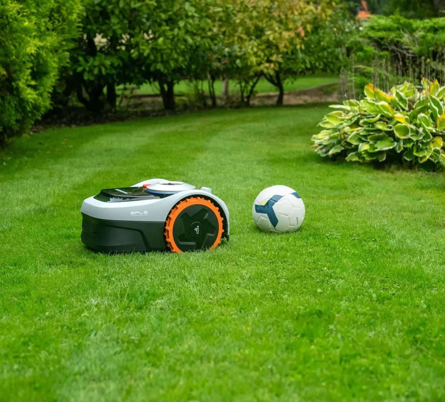 Robot Cortacésped sin cables perimetrales Segway Navimow Serie i 105E – (500 m² + Garaje GRATIS)