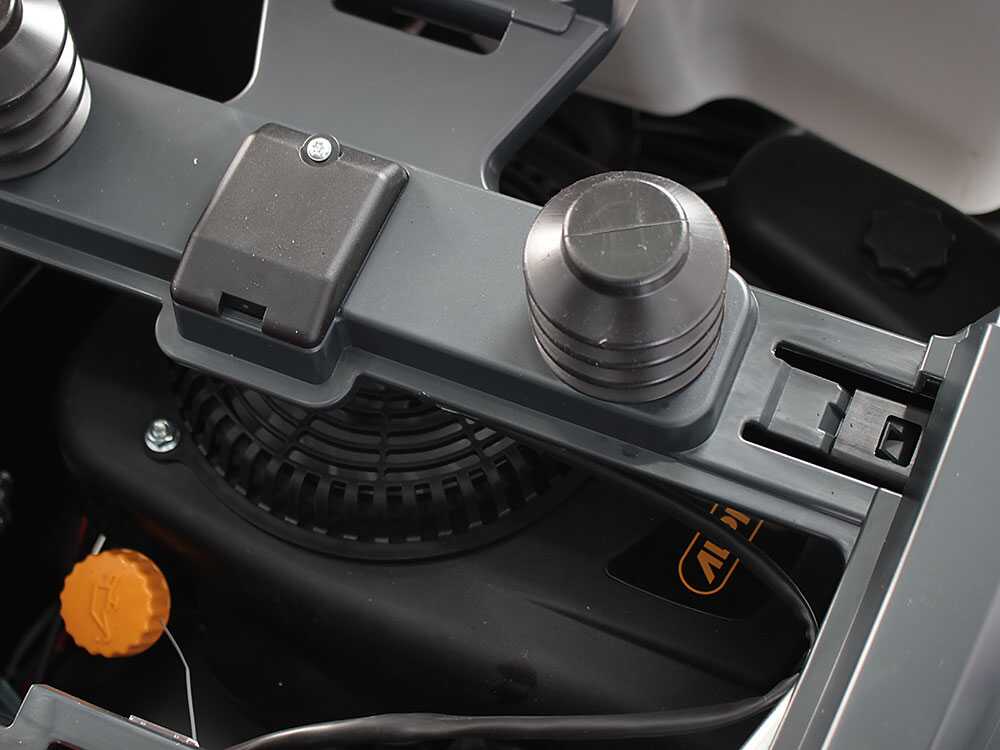 Tractor cortacésped Alpina AT2 66 QA – Motor 224 cc – Recogedor